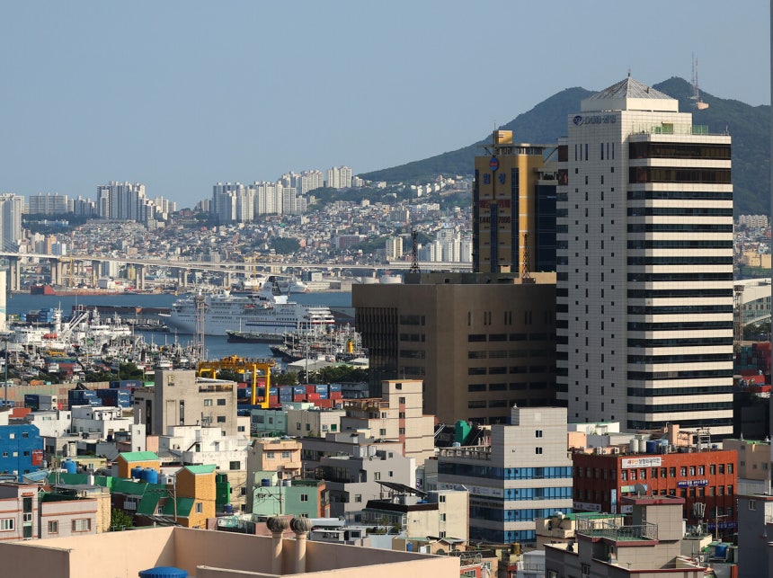 부산 국민의힘 의원들, 지역 발전 외면 논란 속 정치적 갈등 심화 부산 국민의힘 의원들, 지역 발전 외면 논란 속 정치적 갈등 심화