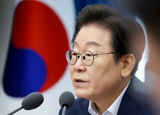 이재명 대통령 국정 지지율 51.1%로 취임 후 최저 기록 이재명 대통령 국정 지지율 51.1%로 취임 후 최저 기록
