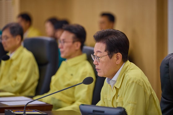 이재명 대통령, 언론의 고의적 왜곡과 허위 정보 책임 강조 이재명 대통령, 언론의 고의적 왜곡과 허위 정보 책임 강조