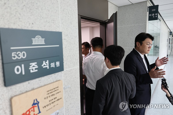 이준석, 김건희 여사 관련 특검 출석하며 디지털 포렌식 참여 이준석, 김건희 여사 관련 특검 출석하며 디지털 포렌식 참여