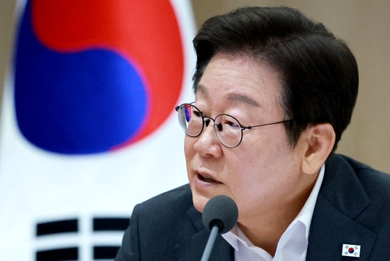 이재명 대통령 지지율 57% 기록, 민주당 40%·국민의힘 19%로 나타나 이재명 대통령 지지율 57% 기록, 민주당 40%·국민의힘 19%로 나타나