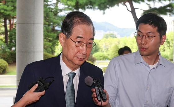 한덕수 전 국무총리, 내란특검 세 번째 조사 출석하며 혐의 부인 한덕수 전 국무총리, 내란특검 세 번째 조사 출석하며 혐의 부인