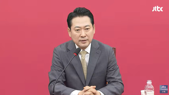 장동혁, 윤석열 전 대통령 면회 약속 이행 의지 밝혀…여당 대표와의 만남도 고려 장동혁, 윤석열 전 대통령 면회 약속 이행 의지 밝혀…여당 대표와의 만남도 고려