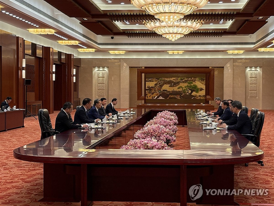 이대통령 특사단, 중국 고위급 인사와 회담…시진핑 방한 및 남북 대화 논의 이대통령 특사단, 중국 고위급 인사와 회담…시진핑 방한 및 남북 대화 논의