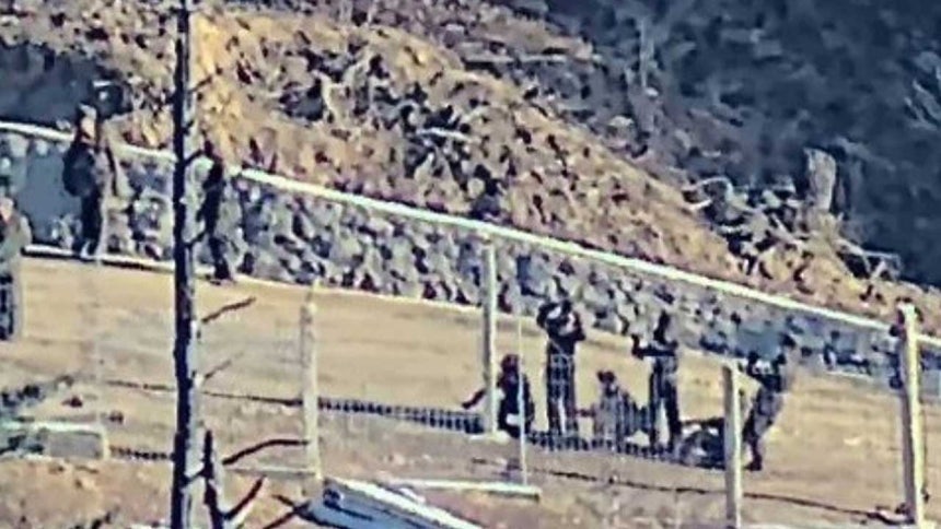 북한, 한국군 경고사격에 “엄중 도발” 주장… 군사분계선 침범 논란 북한, 한국군 경고사격에 “엄중 도발” 주장… 군사분계선 침범 논란