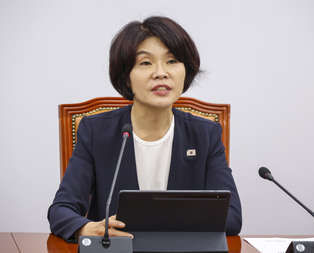 한정애, 주식 양도세 개편안 지지율에 영향…정부와 지속 논의 중 한정애, 주식 양도세 개편안 지지율에 영향…정부와 지속 논의 중