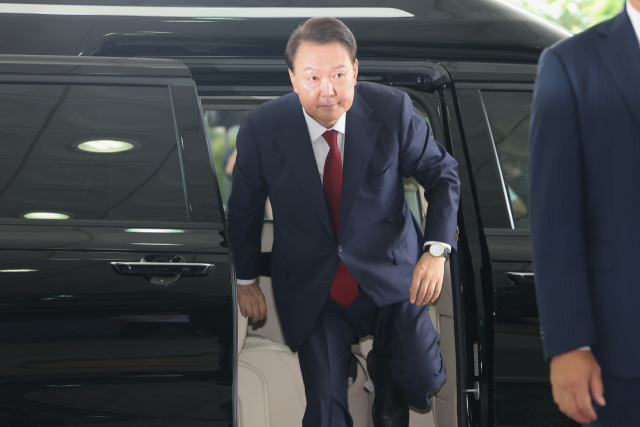 윤석열 내란 재판, 궐석재판 허용과 지연 문제로 비판받아 윤석열 내란 재판, 궐석재판 허용과 지연 문제로 비판받아