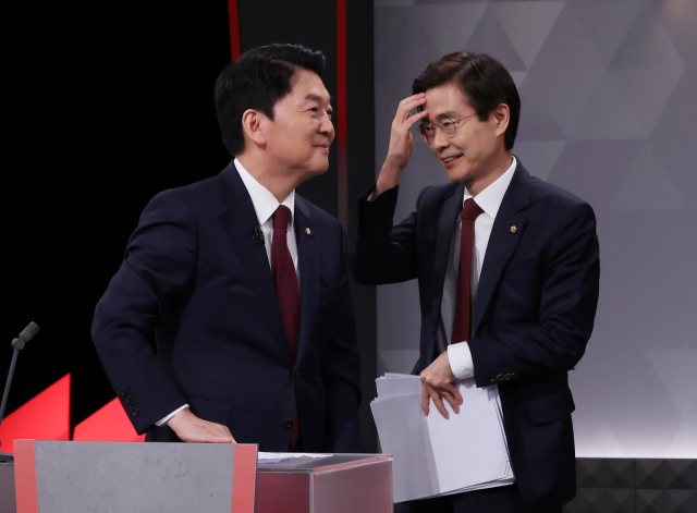 안철수·조경태, 단일화 무산 책임 공방…안철수 “언론플레이만 했다” 주장 안철수·조경태, 단일화 무산 책임 공방…안철수 “언론플레이만 했다” 주장