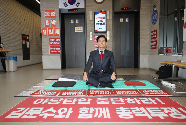 국민의힘, 특검 압수수색 저지에 성공하며 “끝까지 당원 명부 사수” 국민의힘, 특검 압수수색 저지에 성공하며 “끝까지 당원 명부 사수”
