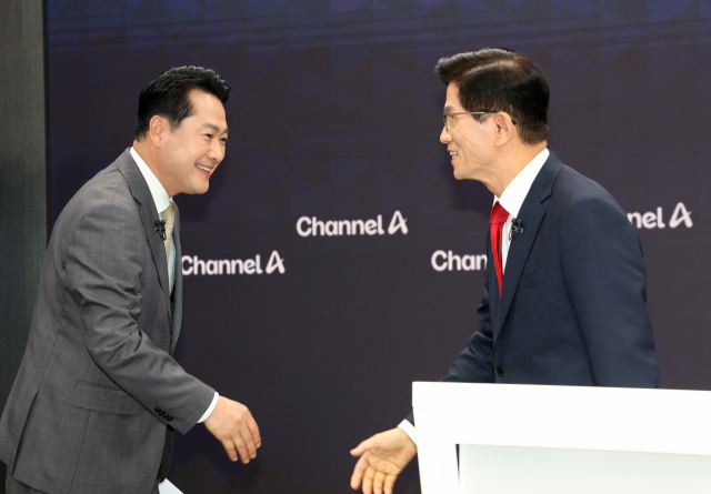 김문수-장동혁, 국민의힘 대표 선거 결선 앞두고 치열한 신경전 김문수-장동혁, 국민의힘 대표 선거 결선 앞두고 치열한 신경전