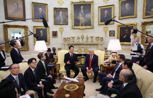 한미정상회담 긍정 평가 53.1%, 성과 인식 60.7%로 나타나 한미정상회담 긍정 평가 53.1%, 성과 인식 60.7%로 나타나