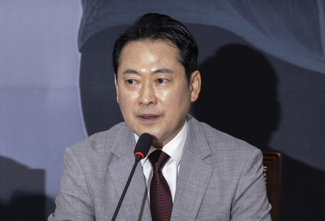 국민의힘 장동혁 지도부 출범, 강성 지지층과의 거리두기 필요성 제기 국민의힘 장동혁 지도부 출범, 강성 지지층과의 거리두기 필요성 제기