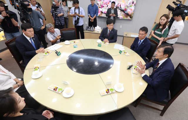 조국 혁신당 원장, 호남 방문에서 지방선거 대비 의지 드러내 조국 혁신당 원장, 호남 방문에서 지방선거 대비 의지 드러내