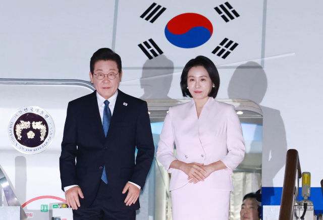 이재명 대통령 지지율 57.6%로 상승, 미일 순방 외교 성과 반영 이재명 대통령 지지율 57.6%로 상승, 미일 순방 외교 성과 반영
