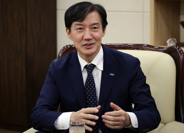 조국, 민주당 견제 발언에 “일부 의원들 과민 반응” 반박 조국, 민주당 견제 발언에 “일부 의원들 과민 반응” 반박