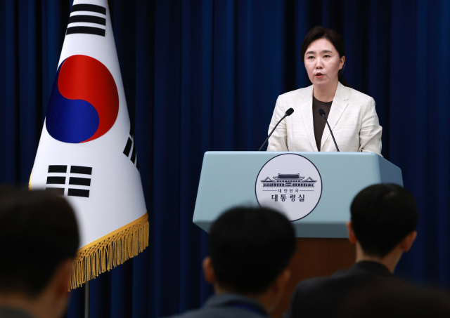 대통령실, 이진숙 방통위원장 직권면직 검토… 정치중립 위반 논란 대통령실, 이진숙 방통위원장 직권면직 검토… 정치중립 위반 논란