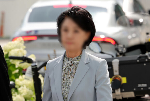 특검, 통일교 2인자 소환하며 김건희 명품 선물 전달 과정 조사 특검, 통일교 2인자 소환하며 김건희 명품 선물 전달 과정 조사