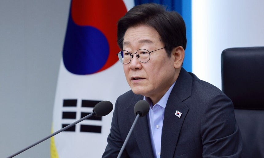 이재명 대통령 국정 지지율 56.5%로 하락, 취임 6주 만에 최저치 기록 이재명 대통령 국정 지지율 56.5%로 하락, 취임 6주 만에 최저치 기록