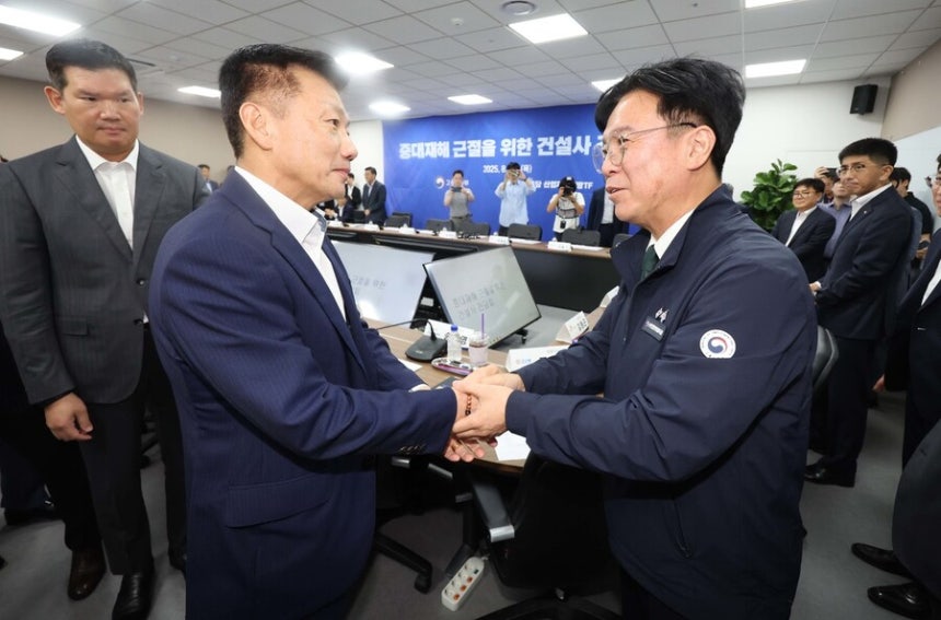 김영훈 장관, 건설사 대표들과 중대재해 근절 위한 간담회 개최 김영훈 장관, 건설사 대표들과 중대재해 근절 위한 간담회 개최