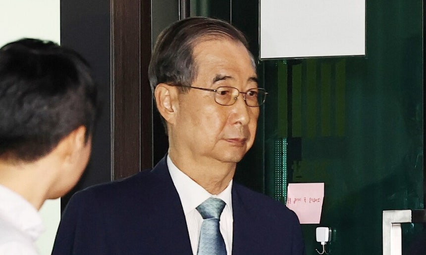 한덕수 전 총리, 특검 조사 후 귀가하며 대선 출마 의혹 질문에 침묵 한덕수 전 총리, 특검 조사 후 귀가하며 대선 출마 의혹 질문에 침묵