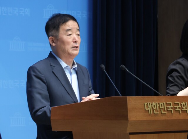 강득구 의원, 조국 전 대표의 정치 행보에 우려 표명하며 자숙 촉구 강득구 의원, 조국 전 대표의 정치 행보에 우려 표명하며 자숙 촉구