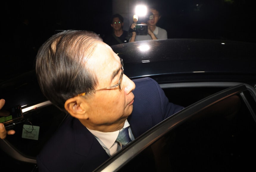 한덕수 전 총리, 계엄 선포 당일 대통령실서 문건 꺼내…특검, ‘계엄 임무’ 의혹 제기 한덕수 전 총리, 계엄 선포 당일 대통령실서 문건 꺼내…특검, ‘계엄 임무’ 의혹 제기