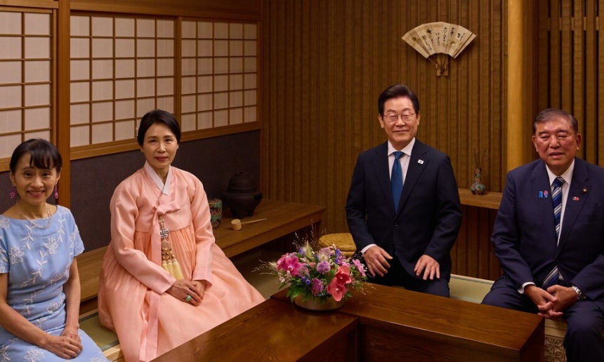 이시바 총리, 한일 정상회담 만찬에서 안동소주와 찜닭으로 이재명 대통령 환대 이시바 총리, 한일 정상회담 만찬에서 안동소주와 찜닭으로 이재명 대통령 환대