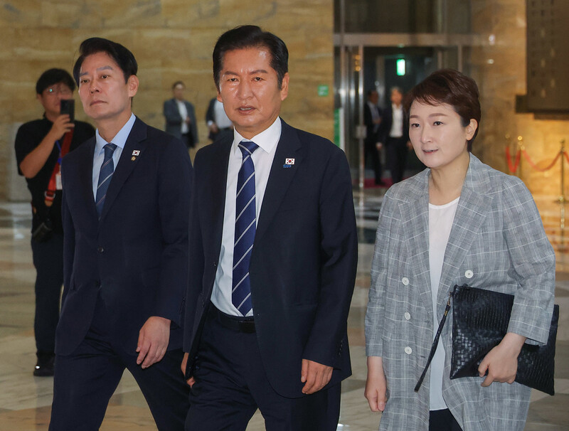 정청래, 김문수 발언에 강력 반발하며 사과 요구… 법적 조치 예고 정청래, 김문수 발언에 강력 반발하며 사과 요구… 법적 조치 예고
