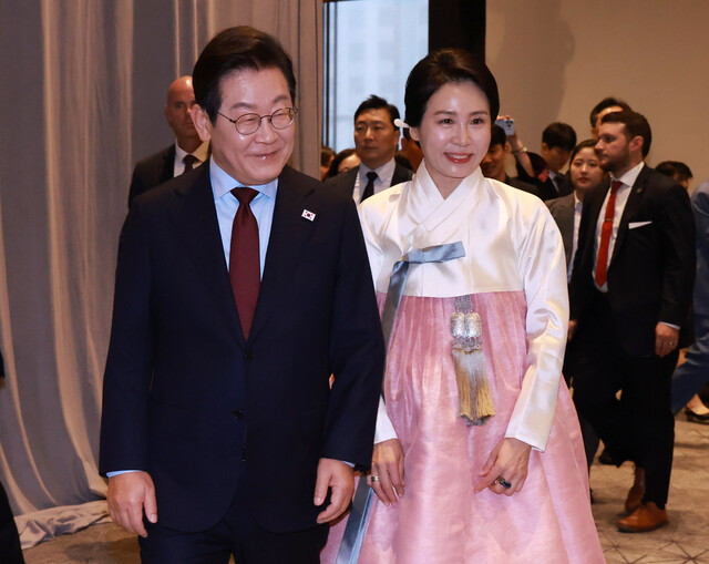 이재명 대통령, 재미동포와의 만남에서 재외국민 투표 제도 개선 약속 이재명 대통령, 재미동포와의 만남에서 재외국민 투표 제도 개선 약속