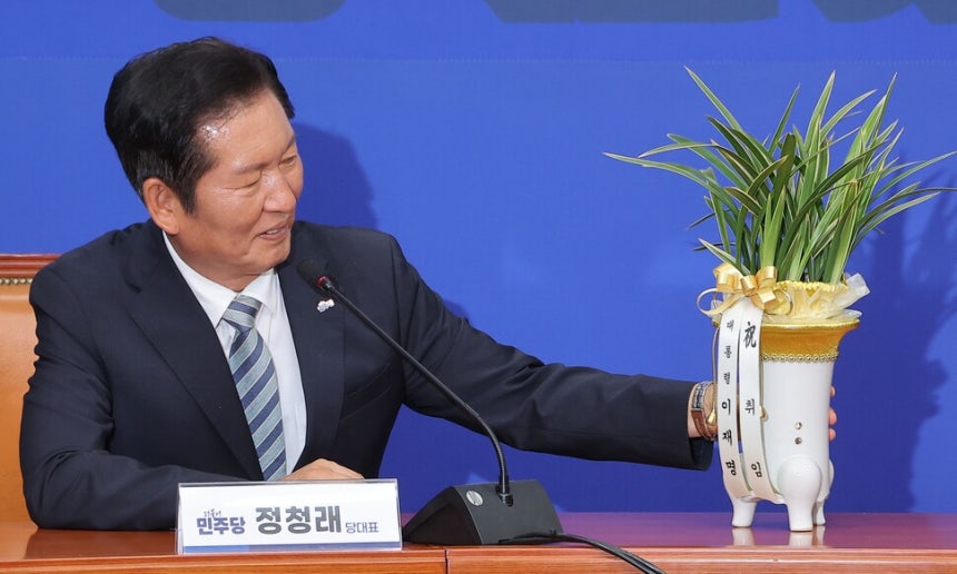 정청래, 장동혁 국민의힘 대표에 축하 난 전달…관계 개선 신호 정청래, 장동혁 국민의힘 대표에 축하 난 전달…관계 개선 신호