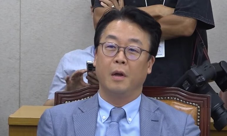 국회 법사위에서 내란 특검 언급에 반발, 여야 간 협치 논란 재점화 국회 법사위에서 내란 특검 언급에 반발, 여야 간 협치 논란 재점화