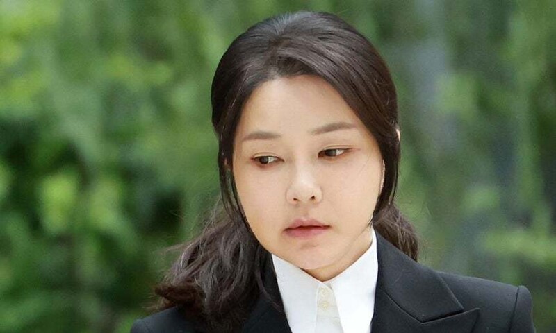 전직 대통령 부인 김건희, 재판 앞두고 “확정적 사실처럼 나오는 기사들 피하지 않겠다” 전직 대통령 부인 김건희, 재판 앞두고 “확정적 사실처럼 나오는 기사들 피하지 않겠다”