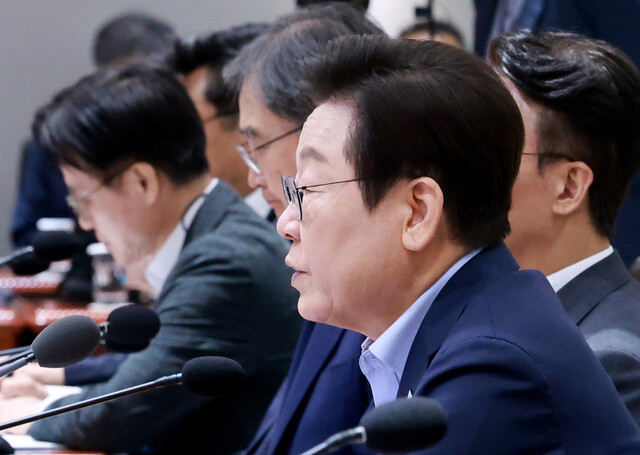 이재명 대통령, 검찰개혁 논의 국민 앞에서 공개 토론 지시…직접 주재 가능성도 이재명 대통령, 검찰개혁 논의 국민 앞에서 공개 토론 지시…직접 주재 가능성도