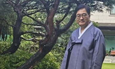 우원식 국회의장, 정기국회 개원식서 한복 착용 제안…화합의 상징으로 강조 우원식 국회의장, 정기국회 개원식서 한복 착용 제안…화합의 상징으로 강조