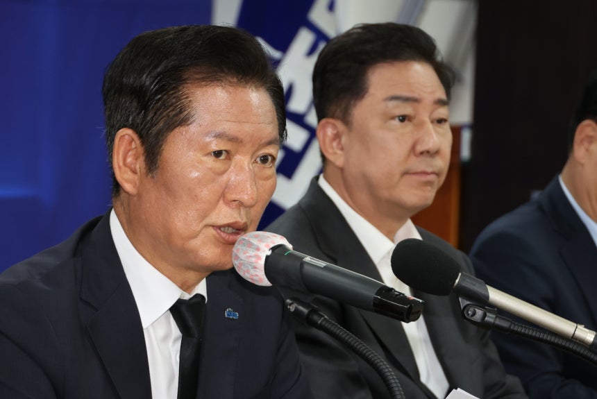 정청래 대표의 기강잡기 발언에 호남 의원들 불참 해명 이어져 정청래 대표의 기강잡기 발언에 호남 의원들 불참 해명 이어져