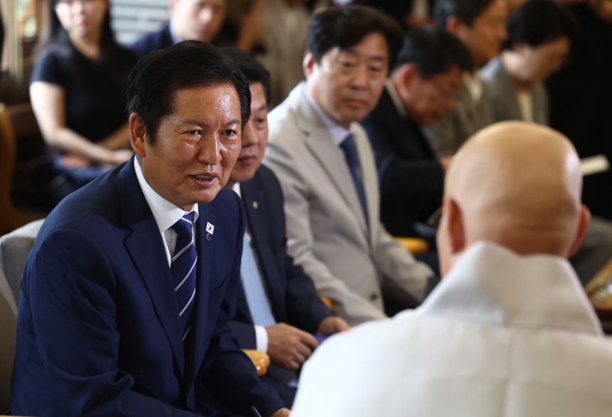 정청래 대표, 진우 스님 조언에 감정 절제하며 탕평 인사 강조 정청래 대표, 진우 스님 조언에 감정 절제하며 탕평 인사 강조