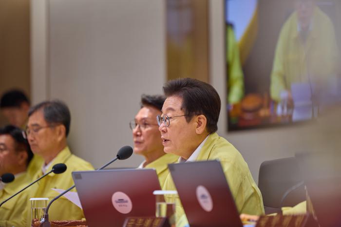 이재명 대통령, 검찰개혁 공론화 강조하며 법무장관에 여론 수렴 주문 이재명 대통령, 검찰개혁 공론화 강조하며 법무장관에 여론 수렴 주문