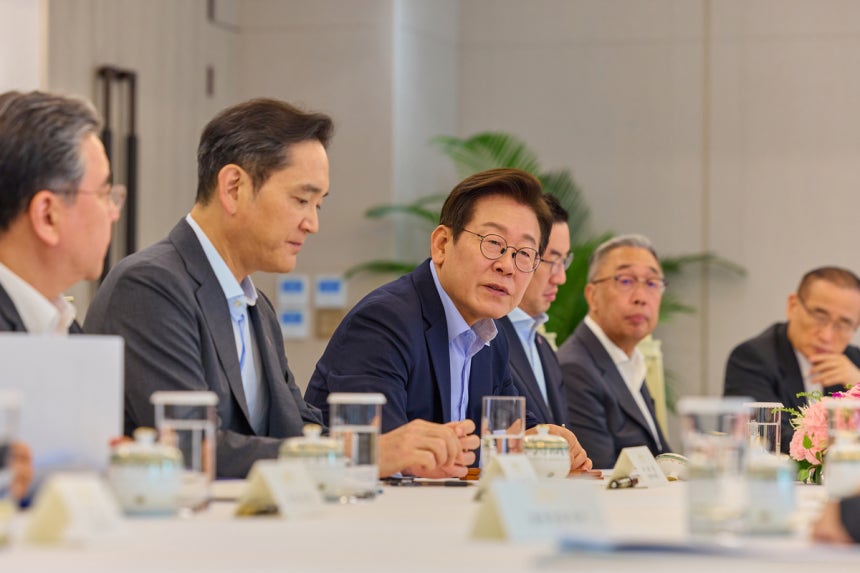 이재명 대통령, 방미 앞두고 경제인들과 간담회…“경제 성과 극대화 당부” 이재명 대통령, 방미 앞두고 경제인들과 간담회…“경제 성과 극대화 당부”