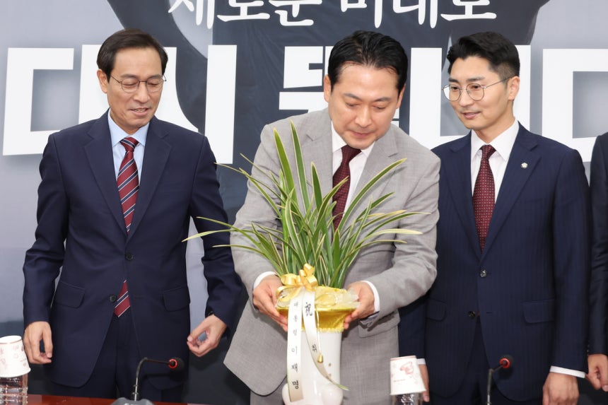 대통령 방미 후 여야 대표 회동, 조기 성사 가능성은? 대통령 방미 후 여야 대표 회동, 조기 성사 가능성은?