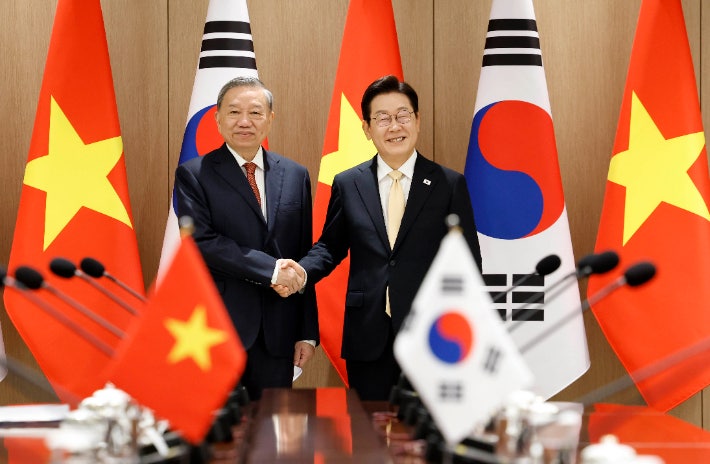 이재명 대통령, 베트남과의 협력 강화 강조하며 “베트남 발전, 한국에도 중요” 이재명 대통령, 베트남과의 협력 강화 강조하며 “베트남 발전, 한국에도 중요”