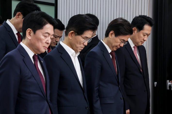 국민의힘 전당대회 마지막 연설회, 윤석열 전 대통령 논쟁으로 가득 국민의힘 전당대회 마지막 연설회, 윤석열 전 대통령 논쟁으로 가득