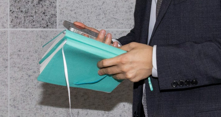 이춘석 의원, 주식 차명거래 의혹으로 경찰 소환 조사 이춘석 의원, 주식 차명거래 의혹으로 경찰 소환 조사