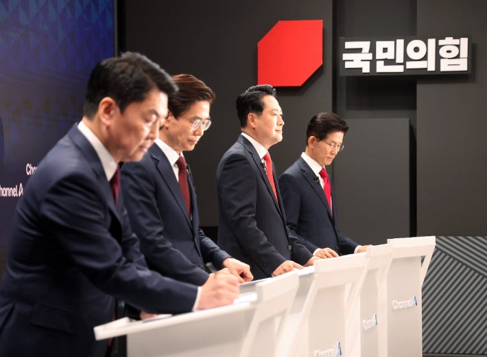 국민의힘 전당대회 앞두고 특검과 윤리위 갈등 속 2차 TV토론 개최 국민의힘 전당대회 앞두고 특검과 윤리위 갈등 속 2차 TV토론 개최