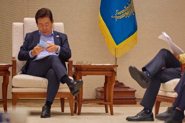 이재명 대통령 국정 지지도 하락, 광복절 특사 부적절 의견 다수 이재명 대통령 국정 지지도 하락, 광복절 특사 부적절 의견 다수
