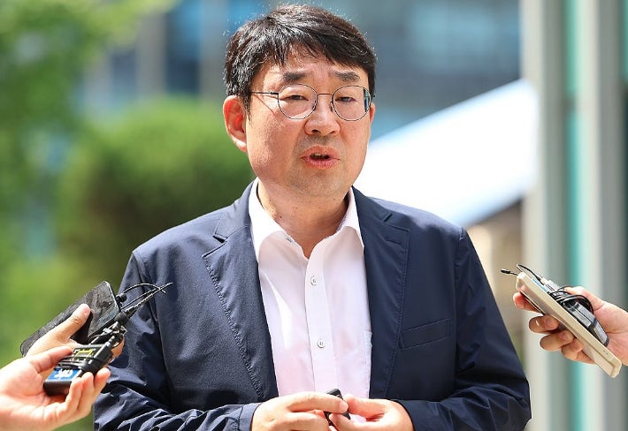 신의한수 운영자, 대통령 변호인단 폭력 집회 선동 의혹 제기 신의한수 운영자, 대통령 변호인단 폭력 집회 선동 의혹 제기