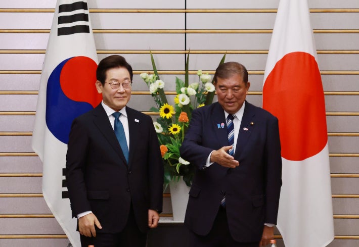한일 정상, 17년 만에 공동발표문 발표…“김대중-오부치 선언 계승” 한일 정상, 17년 만에 공동발표문 발표…“김대중-오부치 선언 계승”