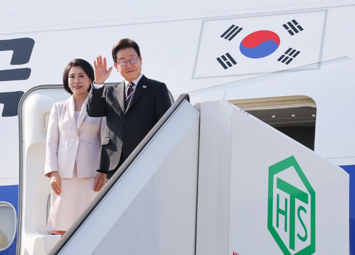 이재명 대통령, 한미 정상회담 위해 미국 출국…대통령실 ‘3실장’ 동행 이재명 대통령, 한미 정상회담 위해 미국 출국…대통령실 ‘3실장’ 동행