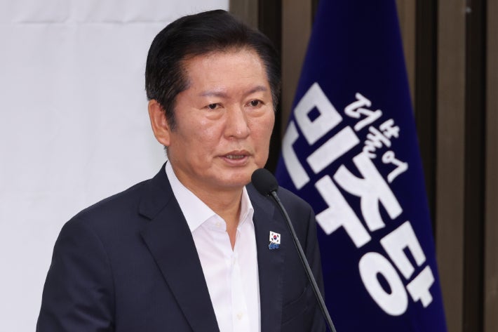 정청래, 국민의힘 향해 “도로 윤석열당인가” 비판…송언석 “발언 조심해야” 정청래, 국민의힘 향해 “도로 윤석열당인가” 비판…송언석 “발언 조심해야”