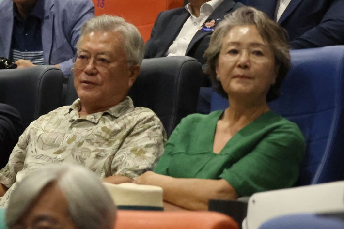 김정숙 여사 옷값 의혹 불송치 결정, 경찰 “증거 발견되지 않아” 김정숙 여사 옷값 의혹 불송치 결정, 경찰 “증거 발견되지 않아”