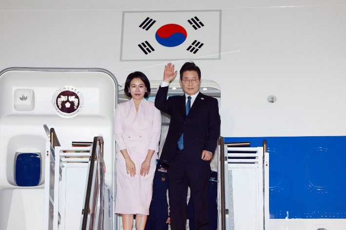 이재명 대통령, 2박 4일 방미 일정 마치고 필라델피아에서 귀국길 올라 이재명 대통령, 2박 4일 방미 일정 마치고 필라델피아에서 귀국길 올라